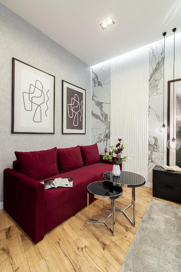 Lovely Apartment On Drahomanova Street Leópolis Exterior foto