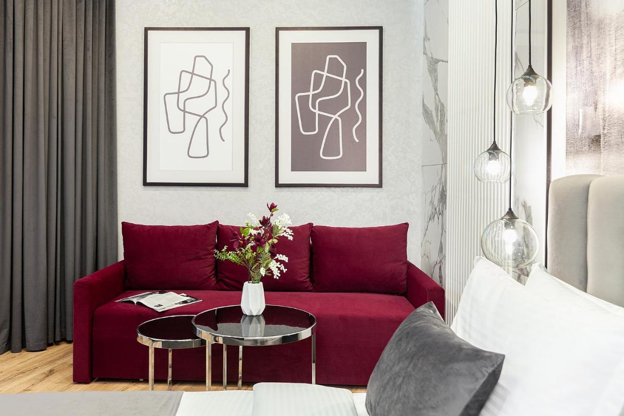 Lovely Apartment On Drahomanova Street Leópolis Exterior foto