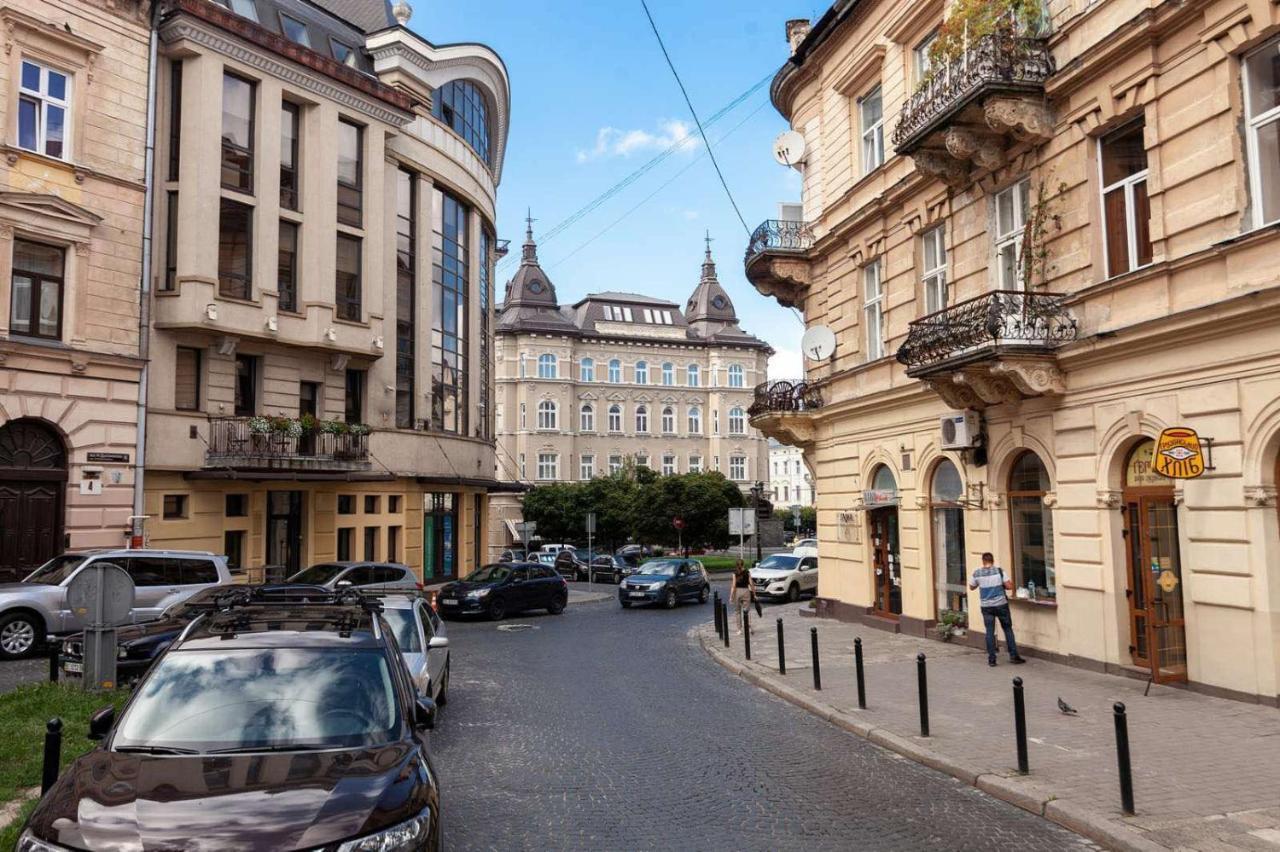 Lovely Apartment On Drahomanova Street Leópolis Exterior foto